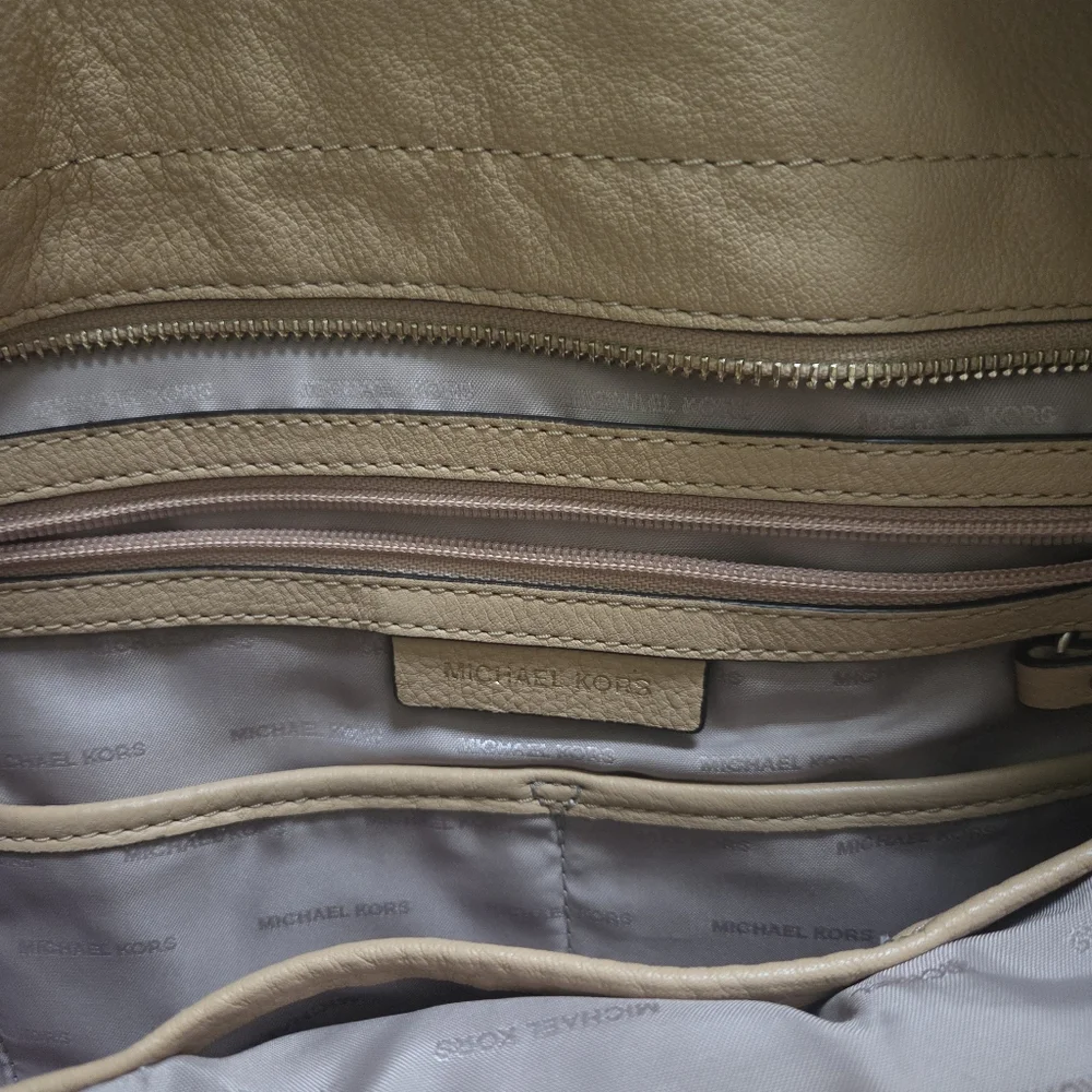 Michael Kors ✨️ Butternut Leather Women's Bag